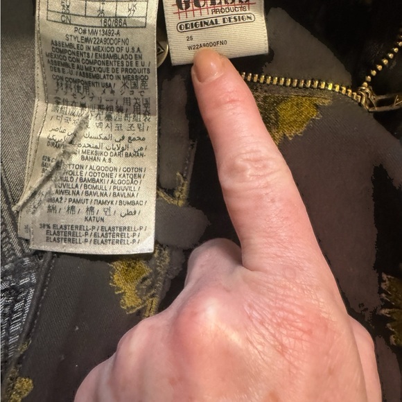 Like New Guess Jeans - Picture 7 of 13